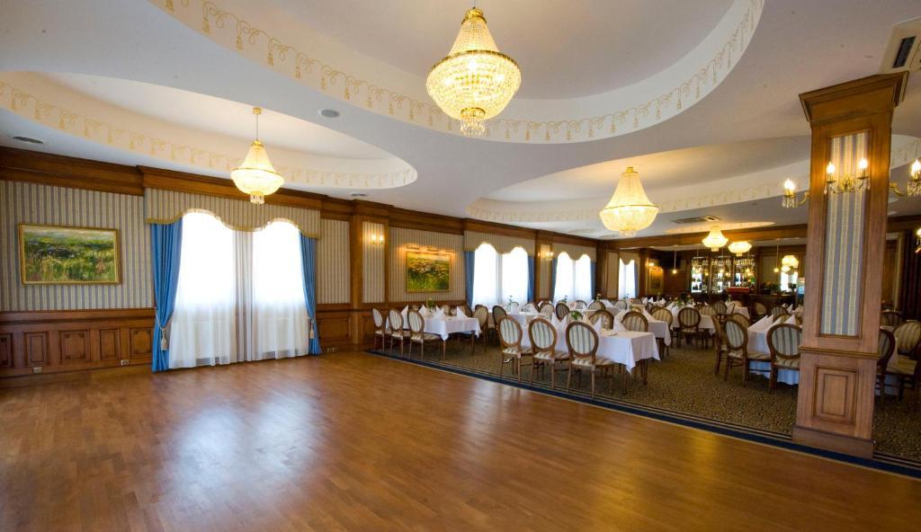 Hotel Nowy Dwor W Zaczerniu Rzeszów Extérieur photo