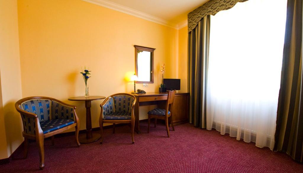 Hotel Nowy Dwor W Zaczerniu Rzeszów Chambre photo