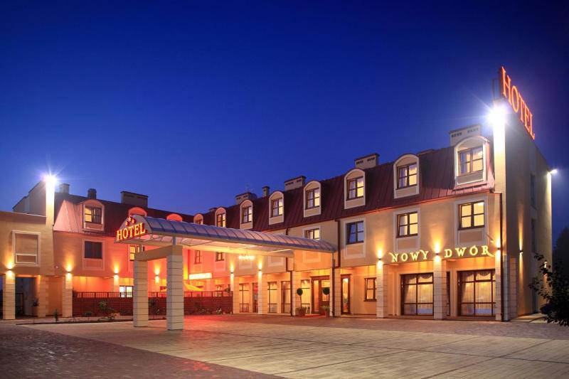 Hotel Nowy Dwor W Zaczerniu Rzeszów Extérieur photo