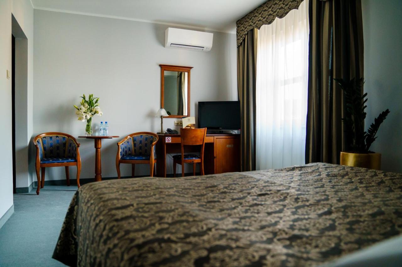 Hotel Nowy Dwor W Zaczerniu Rzeszów Extérieur photo
