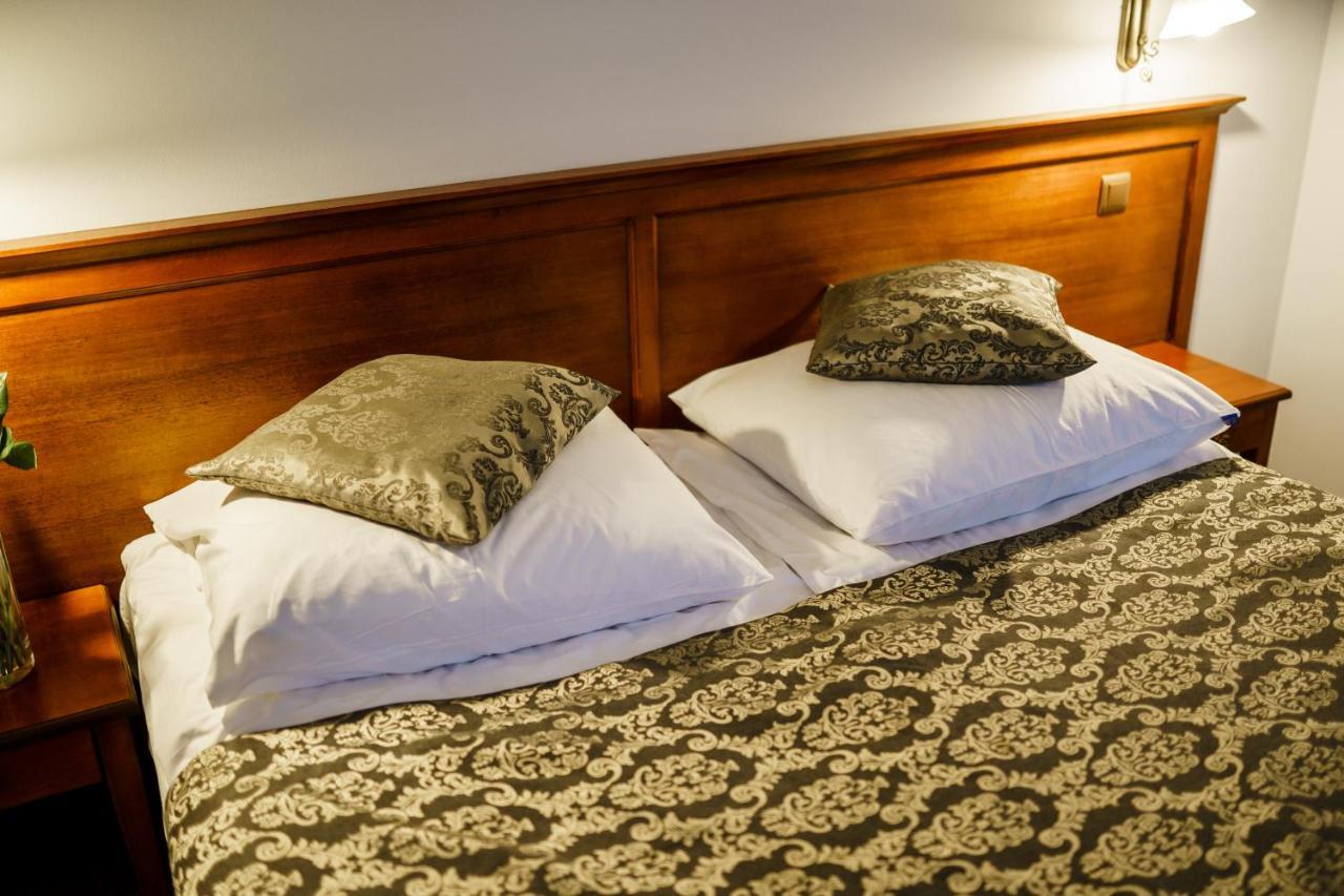 Hotel Nowy Dwor W Zaczerniu Rzeszów Extérieur photo