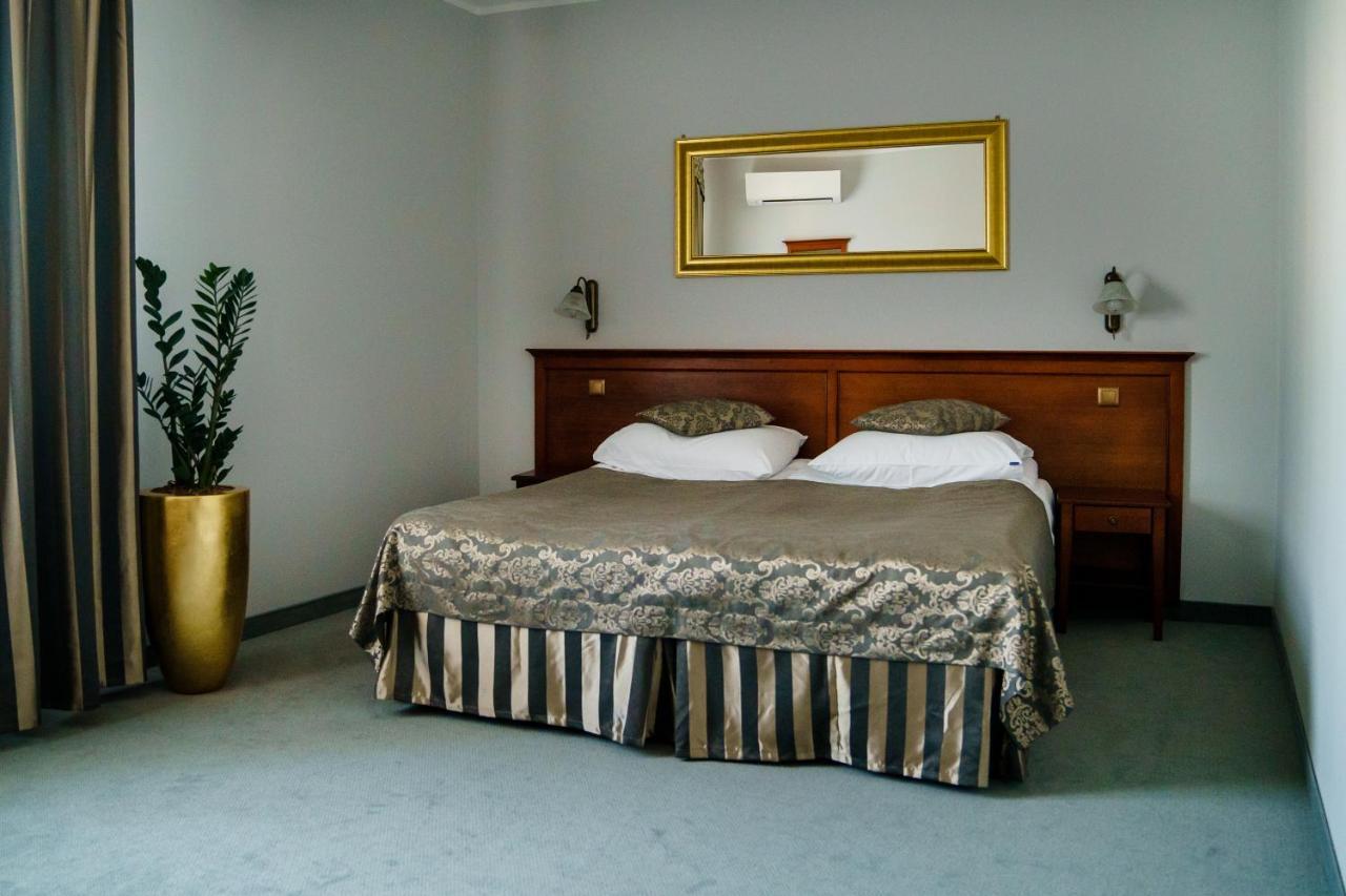 Hotel Nowy Dwor W Zaczerniu Rzeszów Extérieur photo
