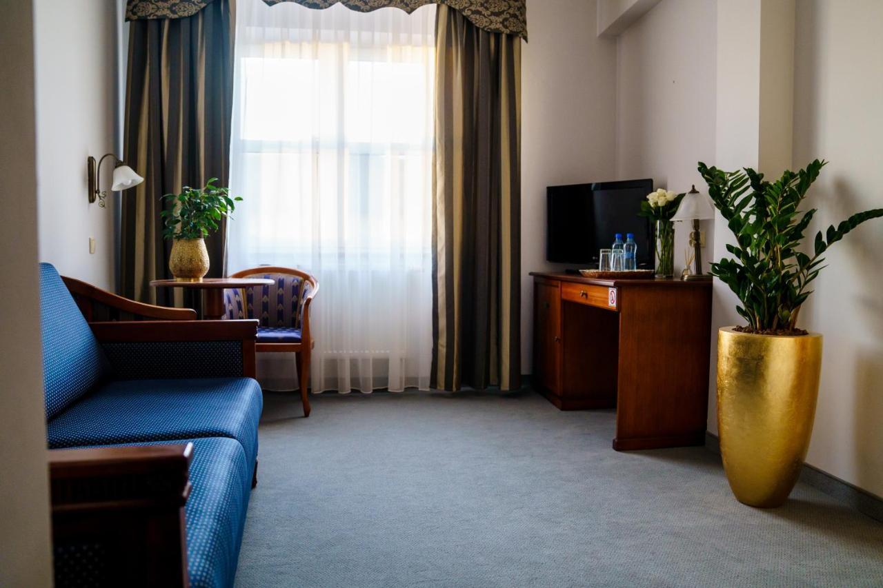 Hotel Nowy Dwor W Zaczerniu Rzeszów Extérieur photo