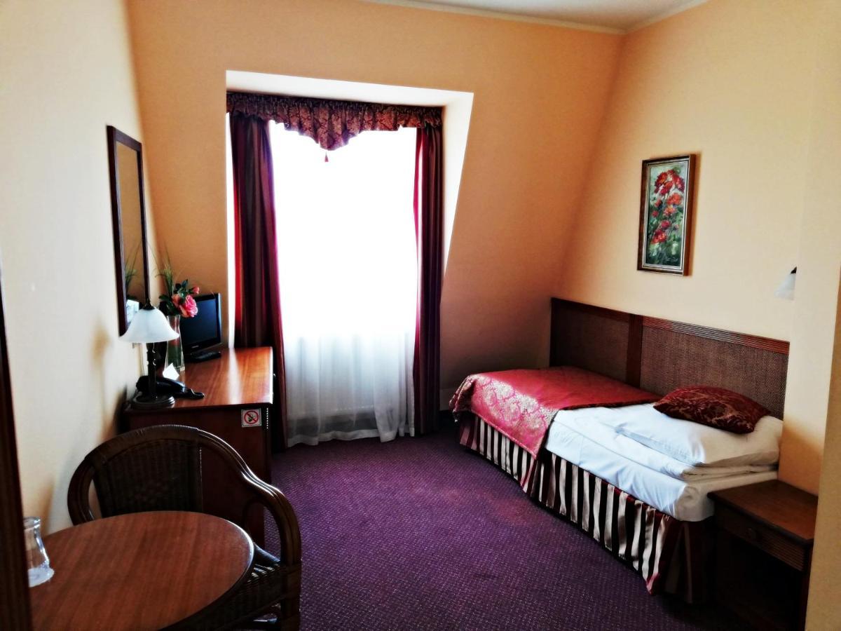 Hotel Nowy Dwor W Zaczerniu Rzeszów Extérieur photo