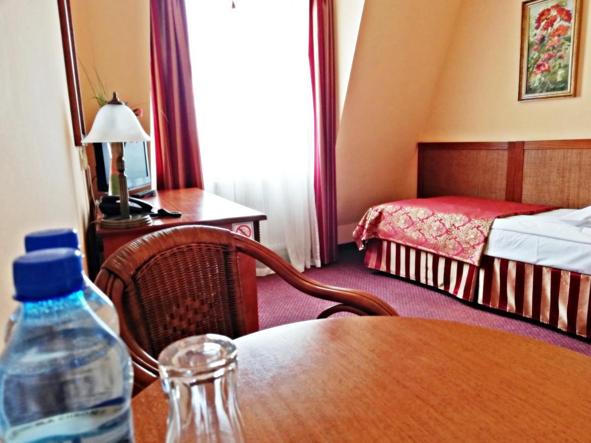 Hotel Nowy Dwor W Zaczerniu Rzeszów Extérieur photo